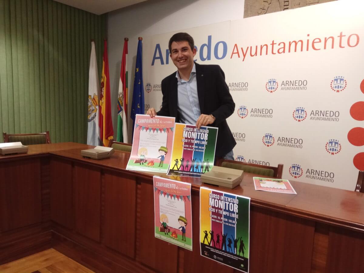 Lee más sobre el artículo El concejal de Juventud presenta campamento de verano y curso de monitor de ocio y tiempo libre