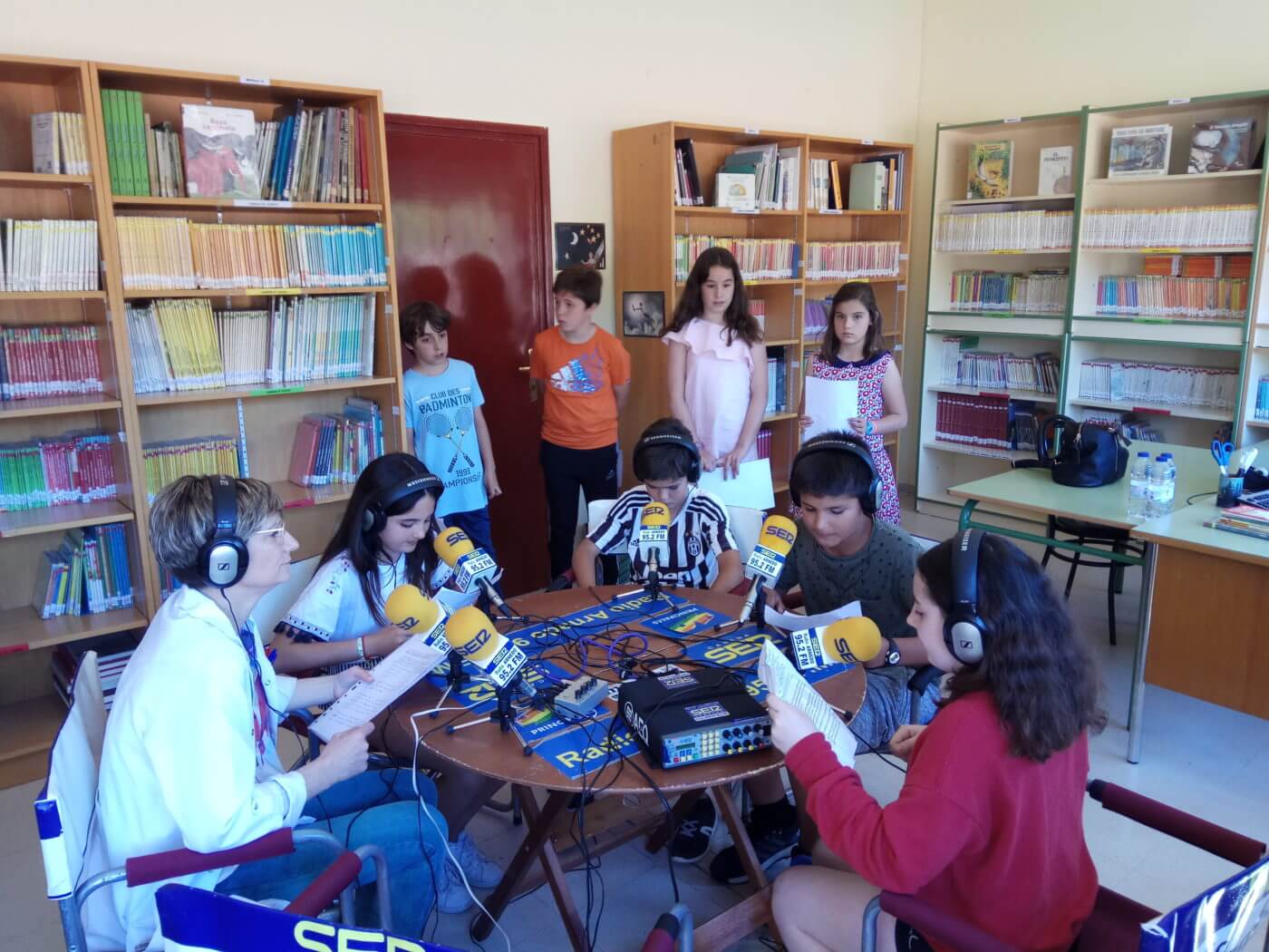 Lee más sobre el artículo Los alumnos del colegio público Antonio Delgado Calvete realizan un programa en Radio Arnedo