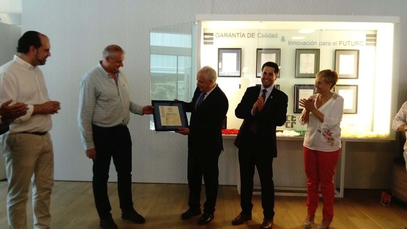 Lee más sobre el artículo Ceniceros felicita al CTCR por su nueva acreditación para el laboratorio que supone «un valor añadido» para las empresas del calzado