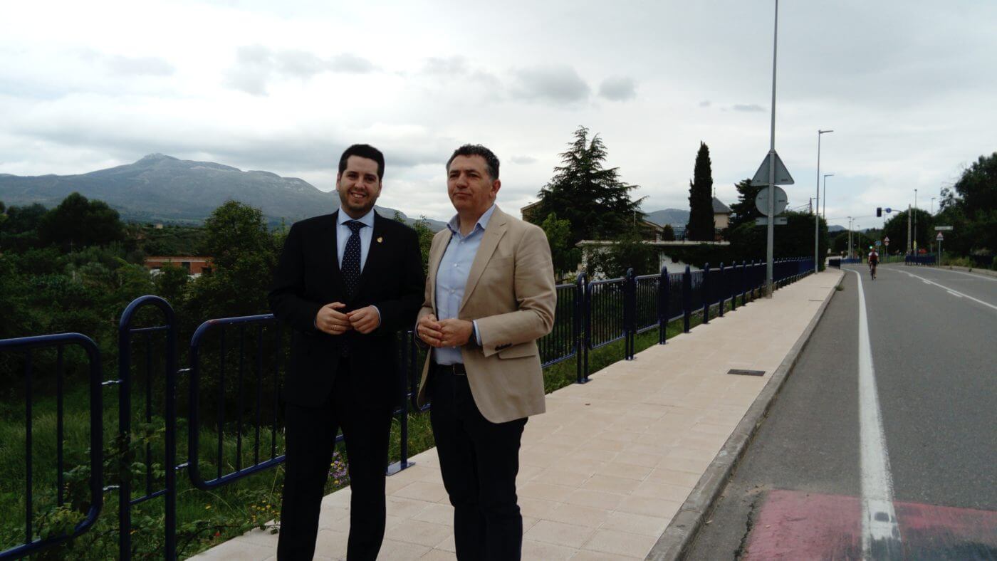 Lee más sobre el artículo Cuevas se compromete a reformar tramo de acera colegio ‘Sagrado Corazón’ de Arnedo