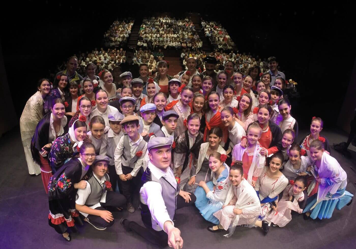 Lee más sobre el artículo El Coro Cuchuflete actuará el 7 de diciembre en uno de los teatros de Disneyland París