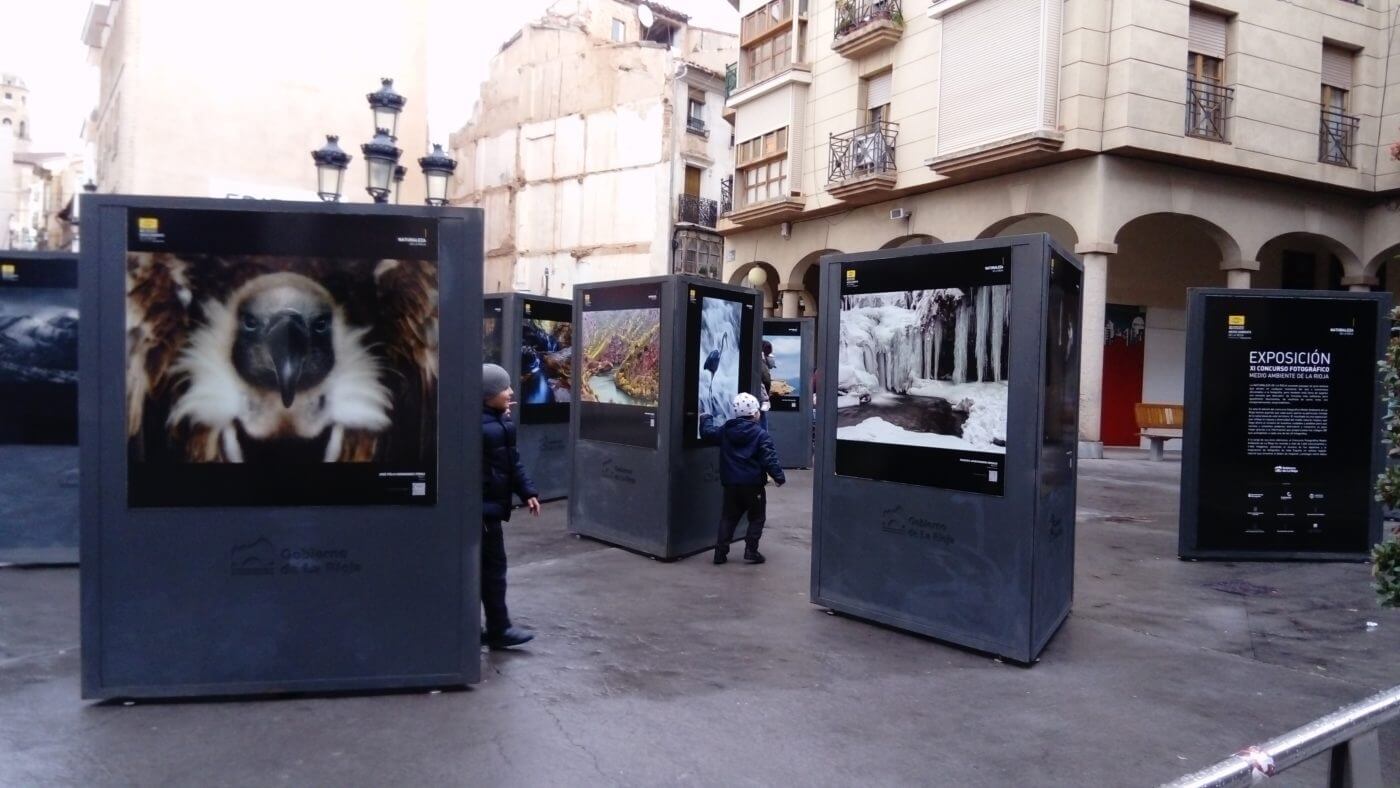 Lee más sobre el artículo La plaza del ayuntamiento de Arnedo acoge la exposición fotográfica «Medio Ambiente de La Rioja»