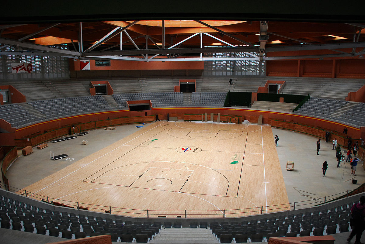 Lee más sobre el artículo El ayuntamiento de Arnedo acuerda la solución al problema de las goteras del ‘Arnedo Arena’