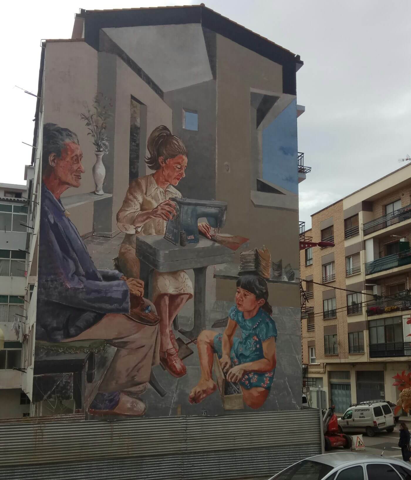 Lee más sobre el artículo Un mural en la calle Este homenajea a la mujer trabajadora del sector del calzado arnedano