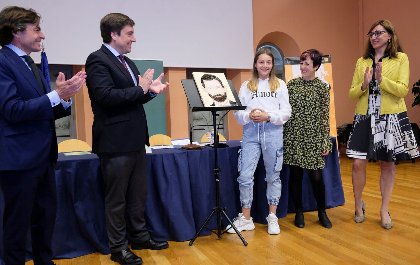 Lee más sobre el artículo La alumna queleña Lucía Sáenz Varea gana en La Rioja la 38ª edición del concurso ‘¿Qué es un Rey para ti?’