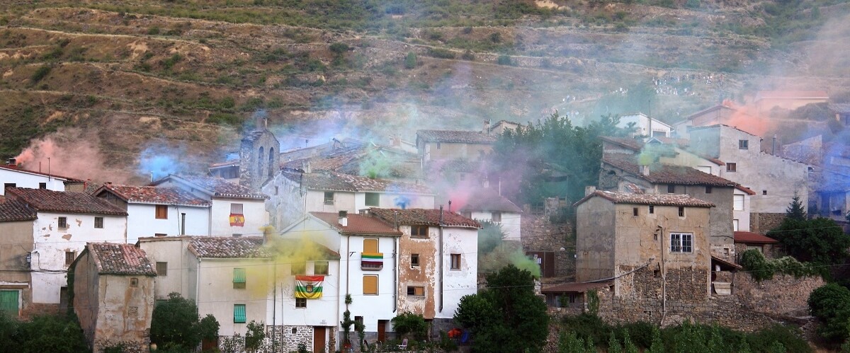 Lee más sobre el artículo Peroblasco celebrará el sábado 27 la «XXXI Fiesta del Humo» con varias demandas de sus vecinos