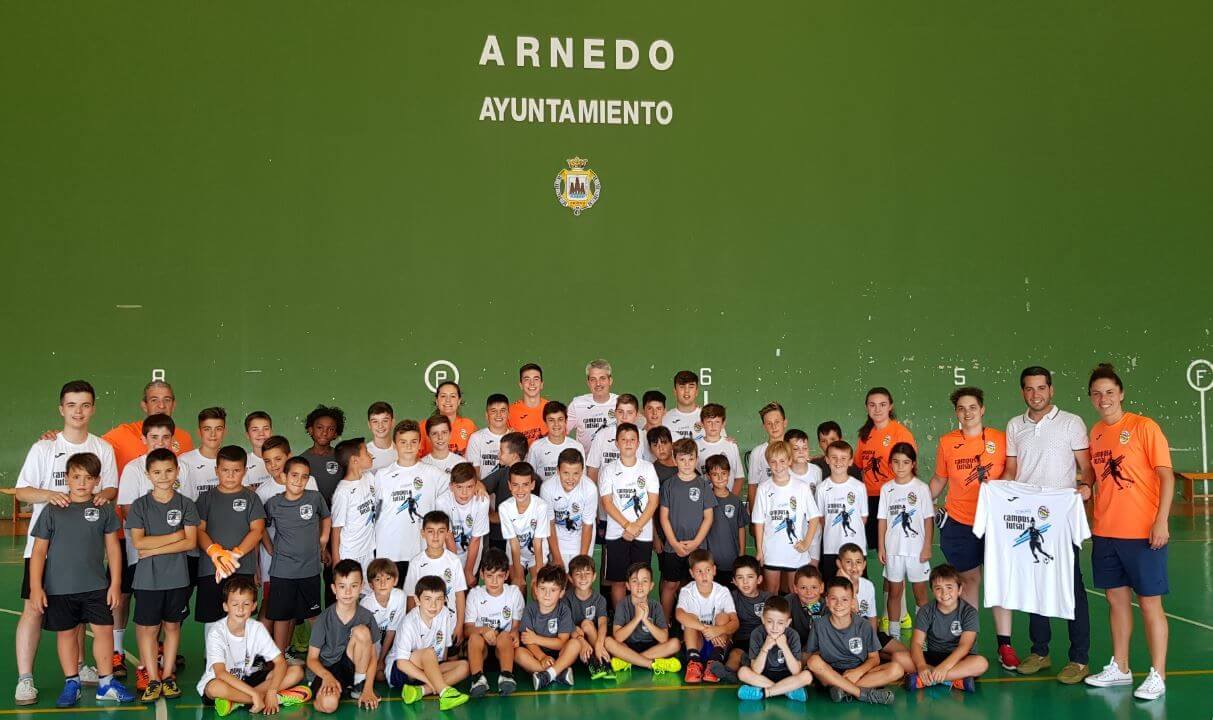 Lee más sobre el artículo El alcalde de Arnedo visita el IV Campus de Fútbol Sala ‘Sara Iturriaga’ que ha contado con 29 participantes