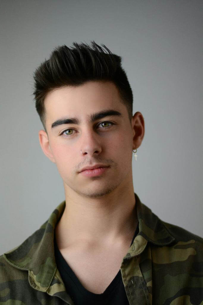 Lee más sobre el artículo El joven rinconero Raúl Quiñones representa a La Rioja en el certamen ‘Mr. Gay Pride España’