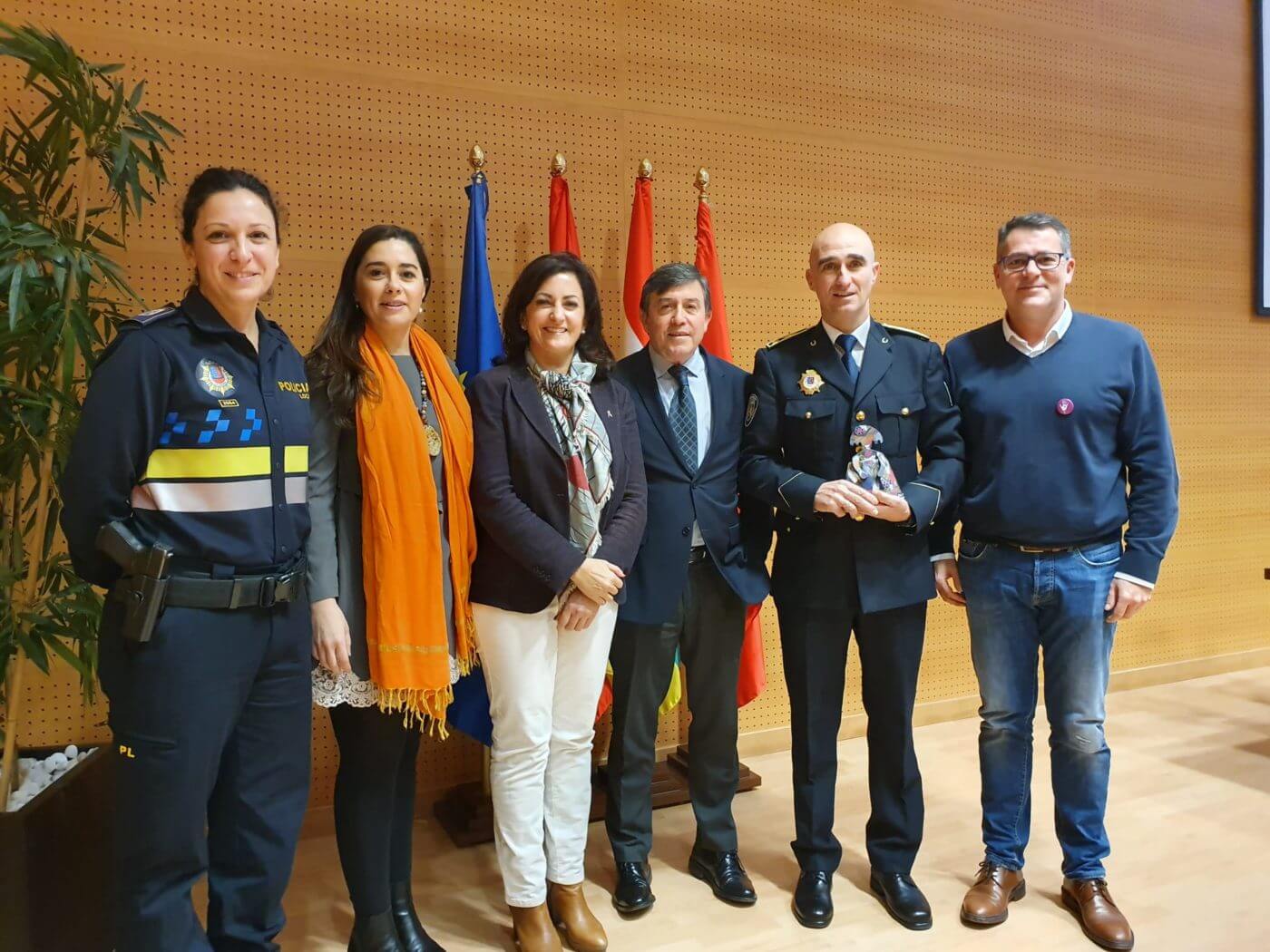 Lee más sobre el artículo La Policía Local de Calahorra recibe un galardón por su compromiso con los derechos de la mujer