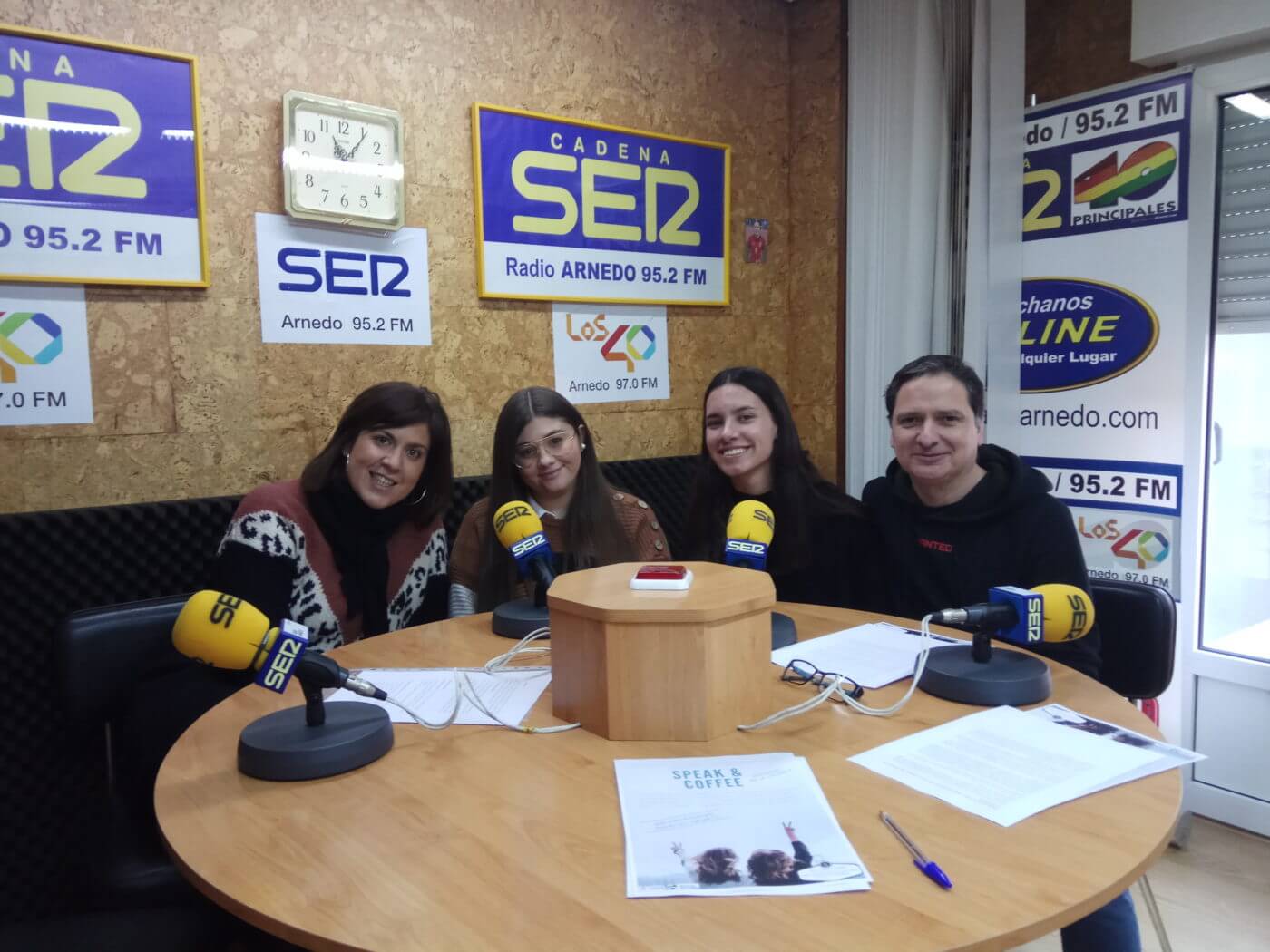 Lee más sobre el artículo Mejorar la autoestima y la seguridad de los adolescentes, objetivo del programa ‘Speak & Coffee’