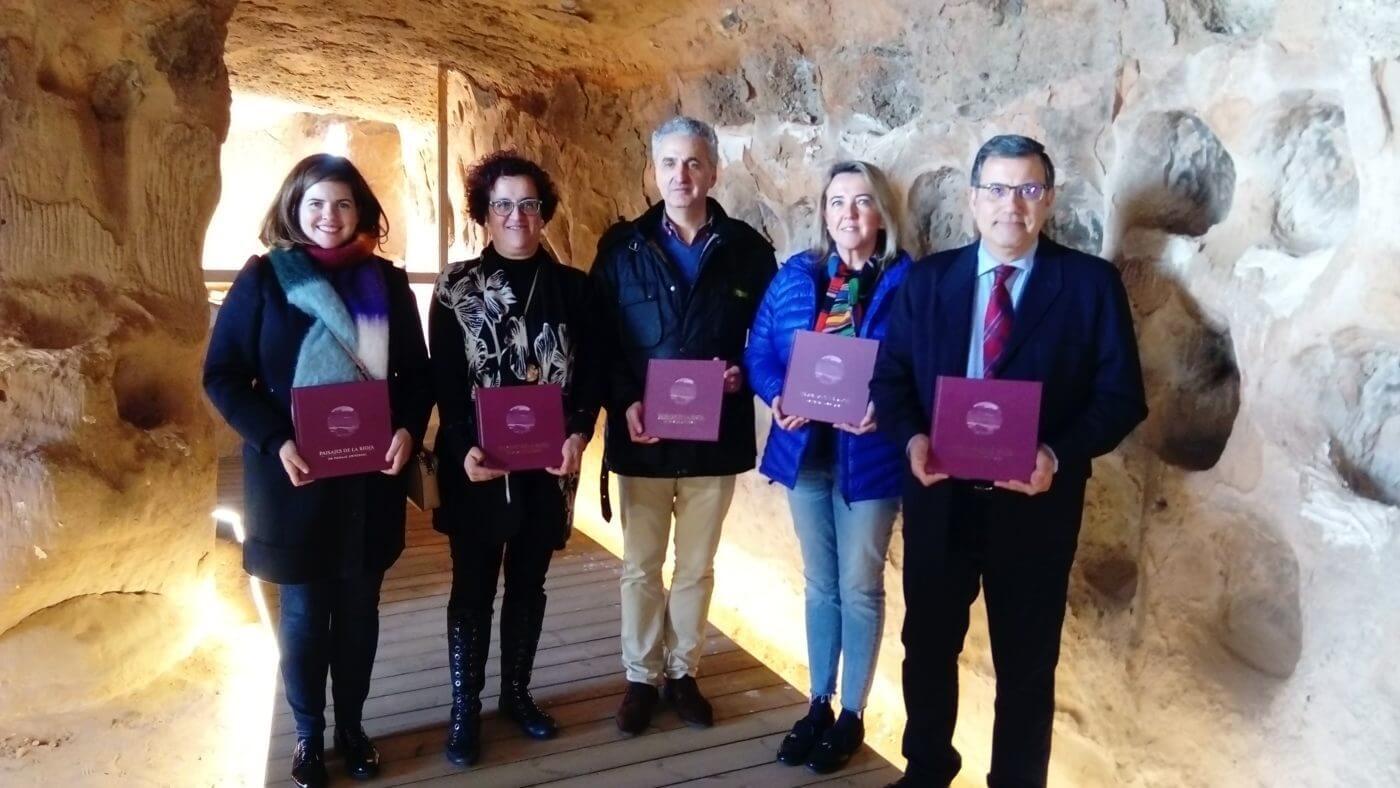 Lee más sobre el artículo Las Cuevas de los Cien Pilares de Arnedo acogen la presentación del libro ‘Paisajes de La Rioja’