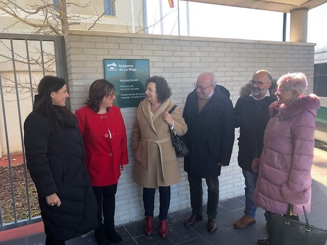 Lee más sobre el artículo La consejera de Servicios Sociales visita el Centro de Día y el Centro de Participación Activa de Alfaro