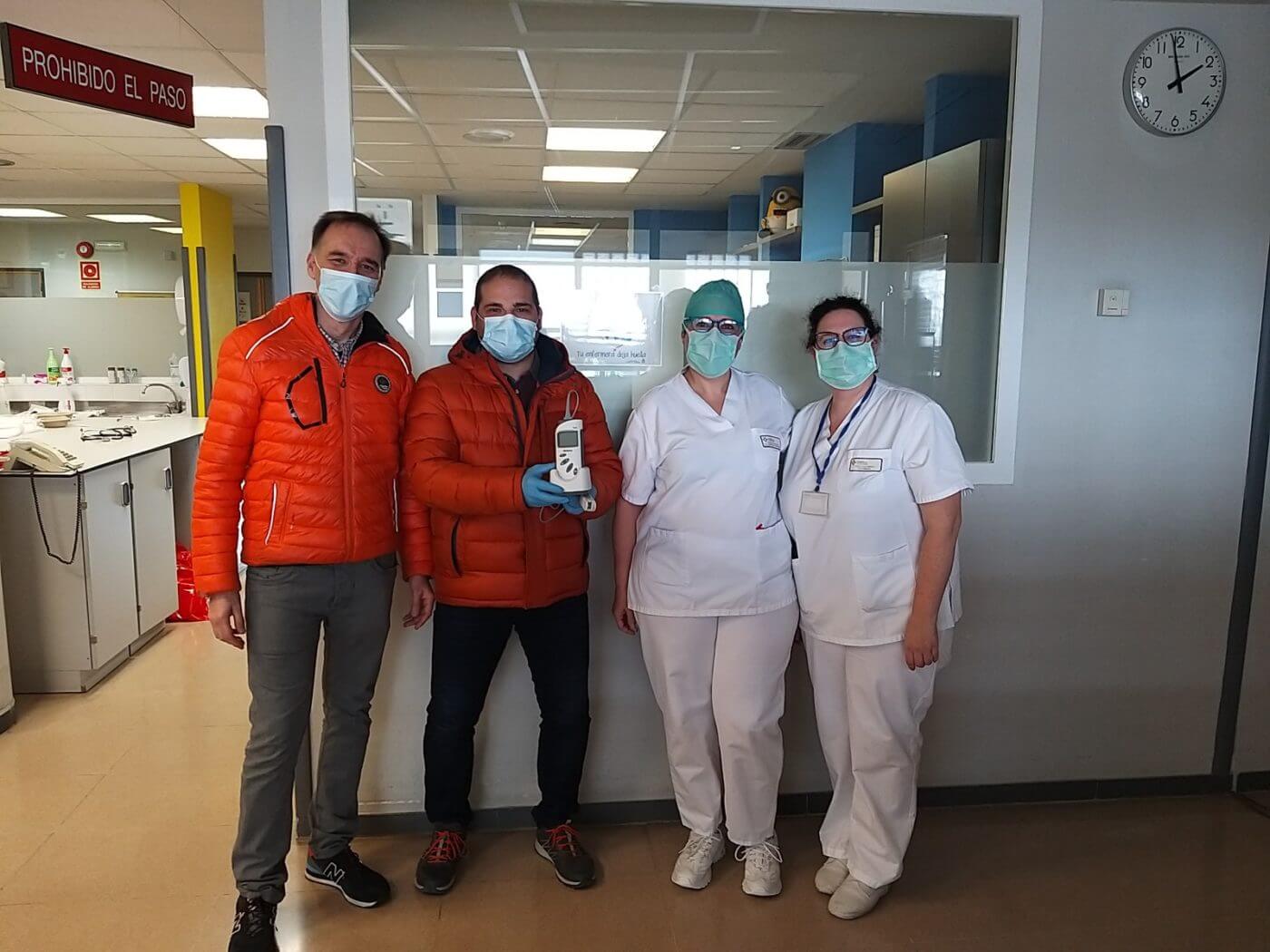 Lee más sobre el artículo El AMPA del IES ‘Marco Fabio Quintiliano’ de Calahorra dona cuatro pulsioxímetros a la Fundación Hospital de Calahorra