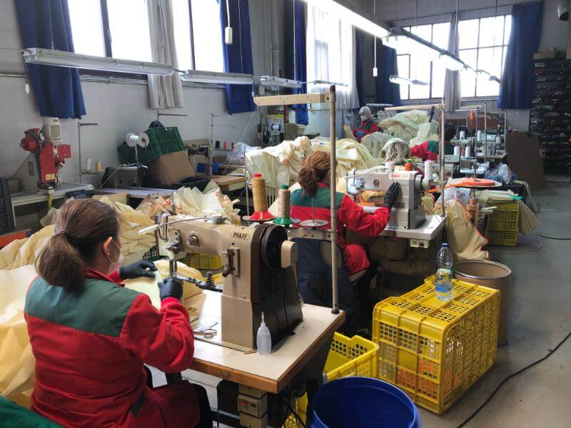 Lee más sobre el artículo La red industrial de fabricación de batas en Arnedo retoma su actividad tras el parón de Semana Santa