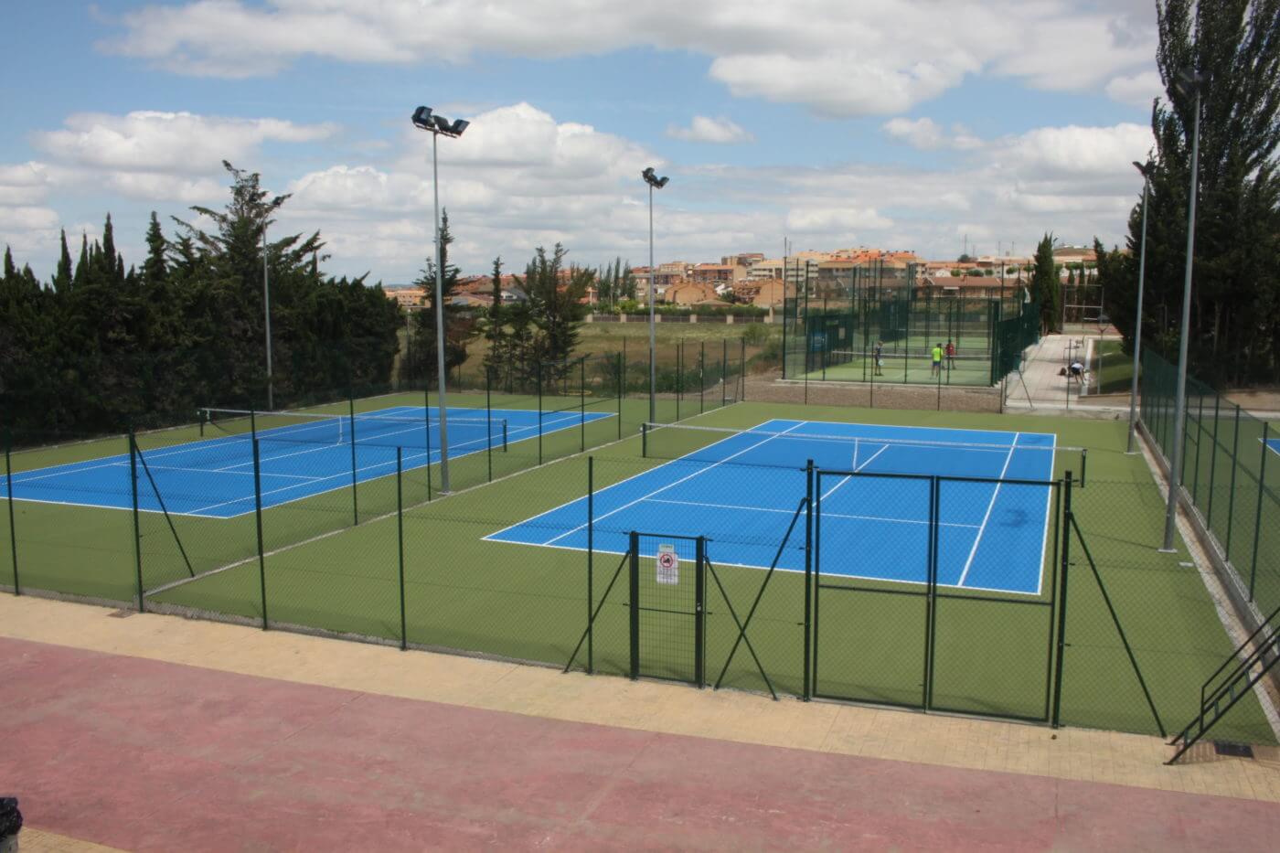 Lee más sobre el artículo El Polideportivo Municipal de Alfaro reabre hoy para la práctica de atletismo, tenis y pádel