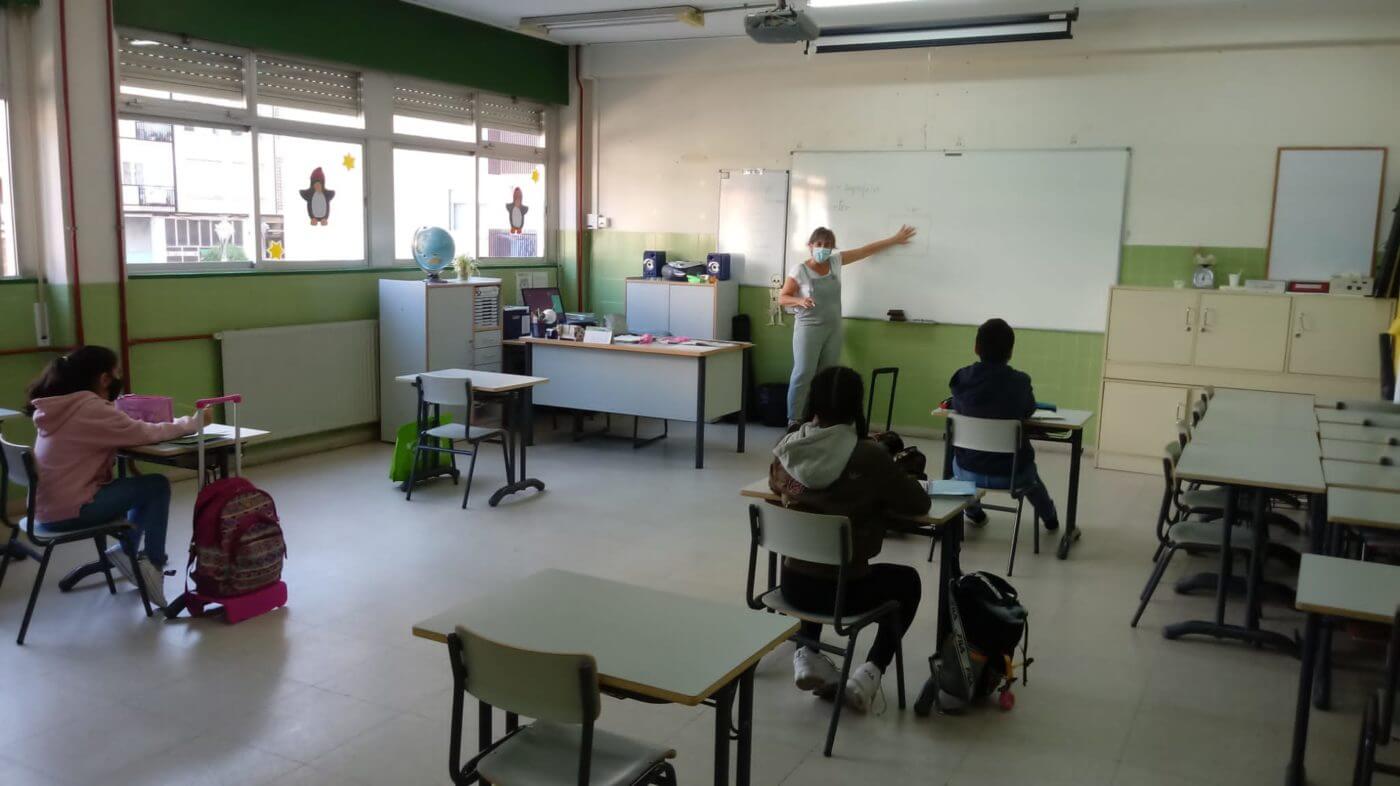 Lee más sobre el artículo Pequeños grupos de alumnos vuelven desde hoy a las aulas en los centros educativos de Arnedo