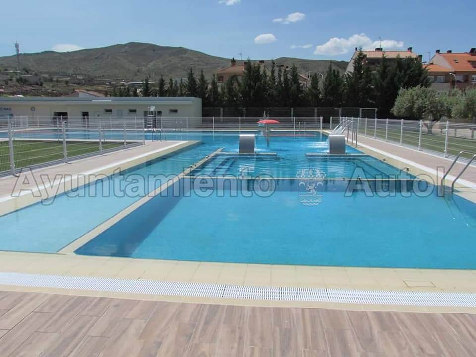 Lee más sobre el artículo Autol y Quel cambian su postura inicial y deciden abrir sus piscinas municipales este verano, mientras suspenden sus fiestas