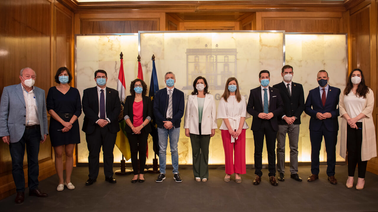 Lee más sobre el artículo El Gobierno de La Rioja firma el convenio con las cabeceras de comarca por 2,9 millones de euros