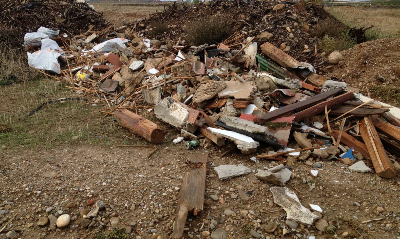 Lee más sobre el artículo El ayuntamiento de Calahorra trabaja para eliminar 40 puntos de vertidos diseminados por su término municipal