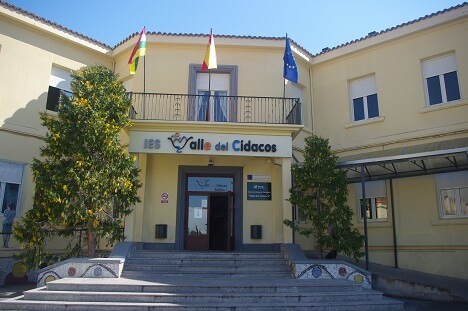 Lee más sobre el artículo El Ayuntamiento de Calahorra y los centros educativos recomiendan a los jóvenes permanecer en casa y evitar los encuentros sociales