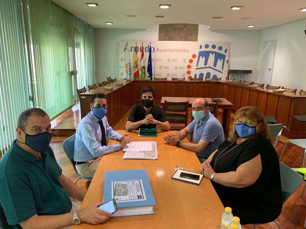 Lee más sobre el artículo El alcalde de Arnedo y el nuevo consejero de Sostenibilidad analizan los proyectos de modernización de las infraestructuras de la ciudad