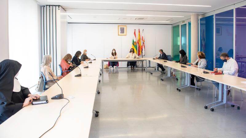 Lee más sobre el artículo La presidenta Andreu agradece la labor del personal de las residencias de personas mayores de La Rioja