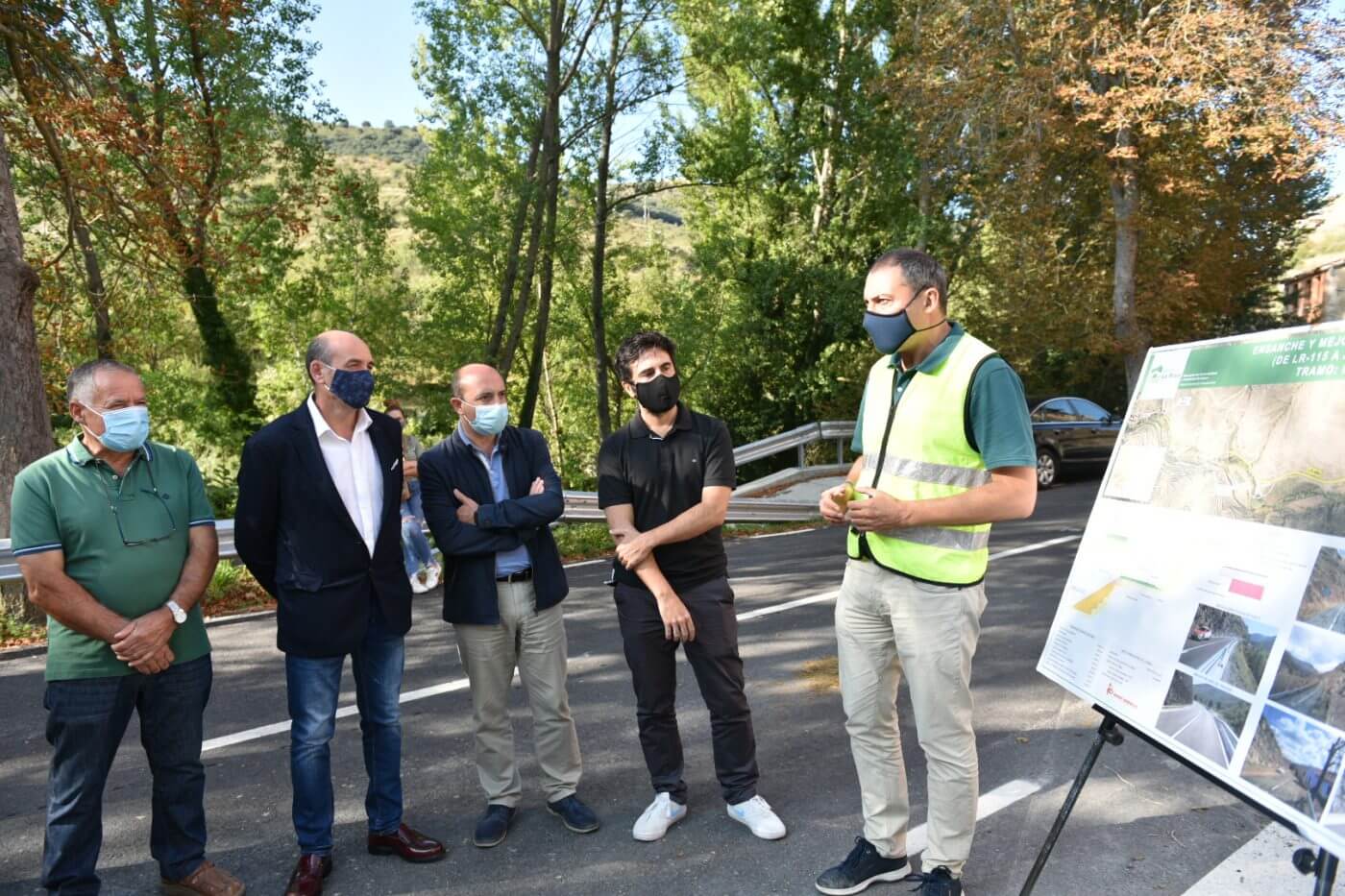 Lee más sobre el artículo Visita institucional al final de la obra de ensanche de la carretera LR-484 en Munilla