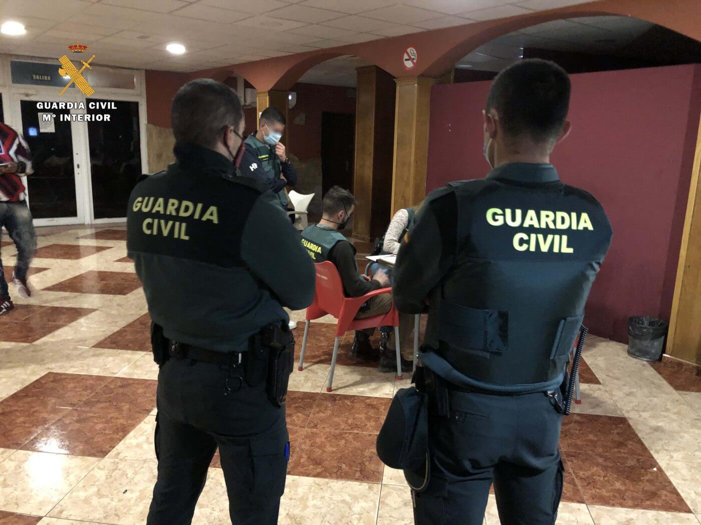 Lee más sobre el artículo La Guardia Civil inspecciona y desaloja por cuarta vez un club de alterne en Rincón de Soto que abría al público a pesar de las restricciones por la Covid-19