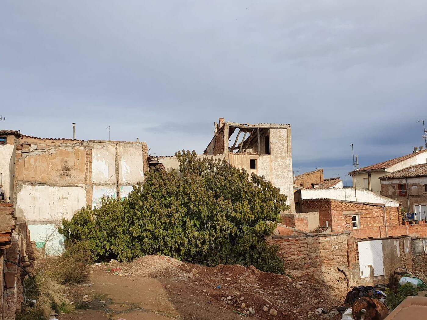 Lee más sobre el artículo La Junta de Gobierno del ayuntamiento de Calahorra adjudica los derribos de varios edificios de la cuesta del Rufo por 61.775 euros