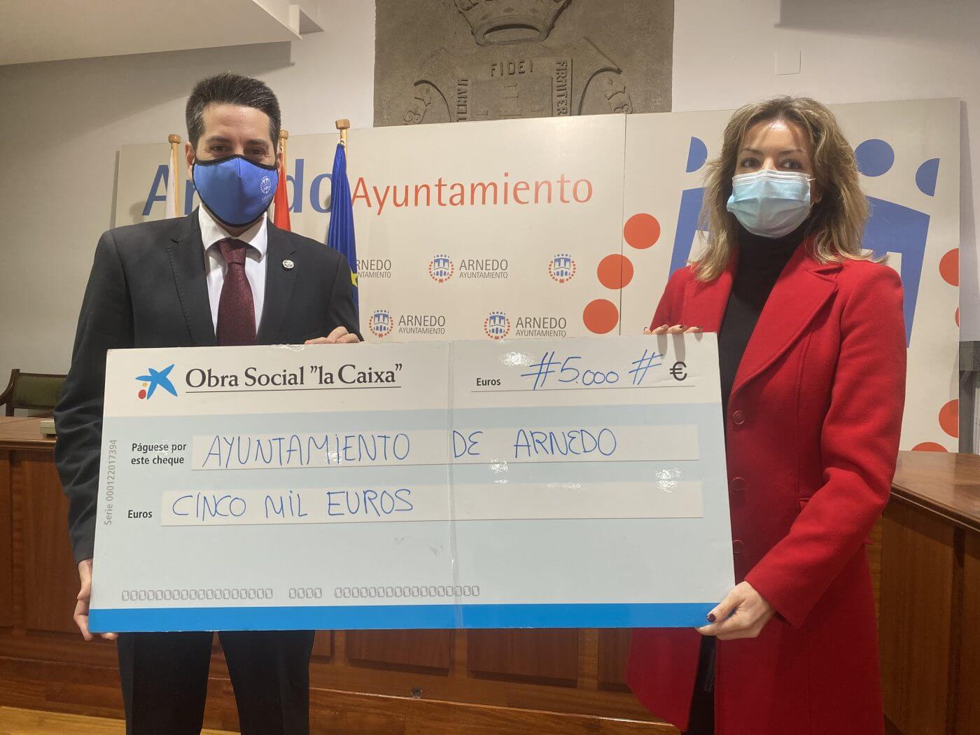 Lee más sobre el artículo La Obra Social de La Caixa entrega 5.000 euros al ayuntamiento de Arnedo para emergencia social