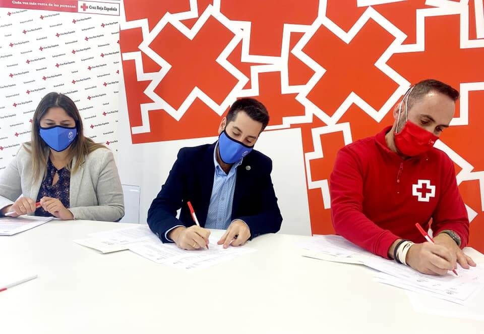 Lee más sobre el artículo El ayuntamiento de Arnedo firma el convenio de colaboración con Cruz Roja por el que le aporta 15.000 euros para ayudar a financiar sus programas
