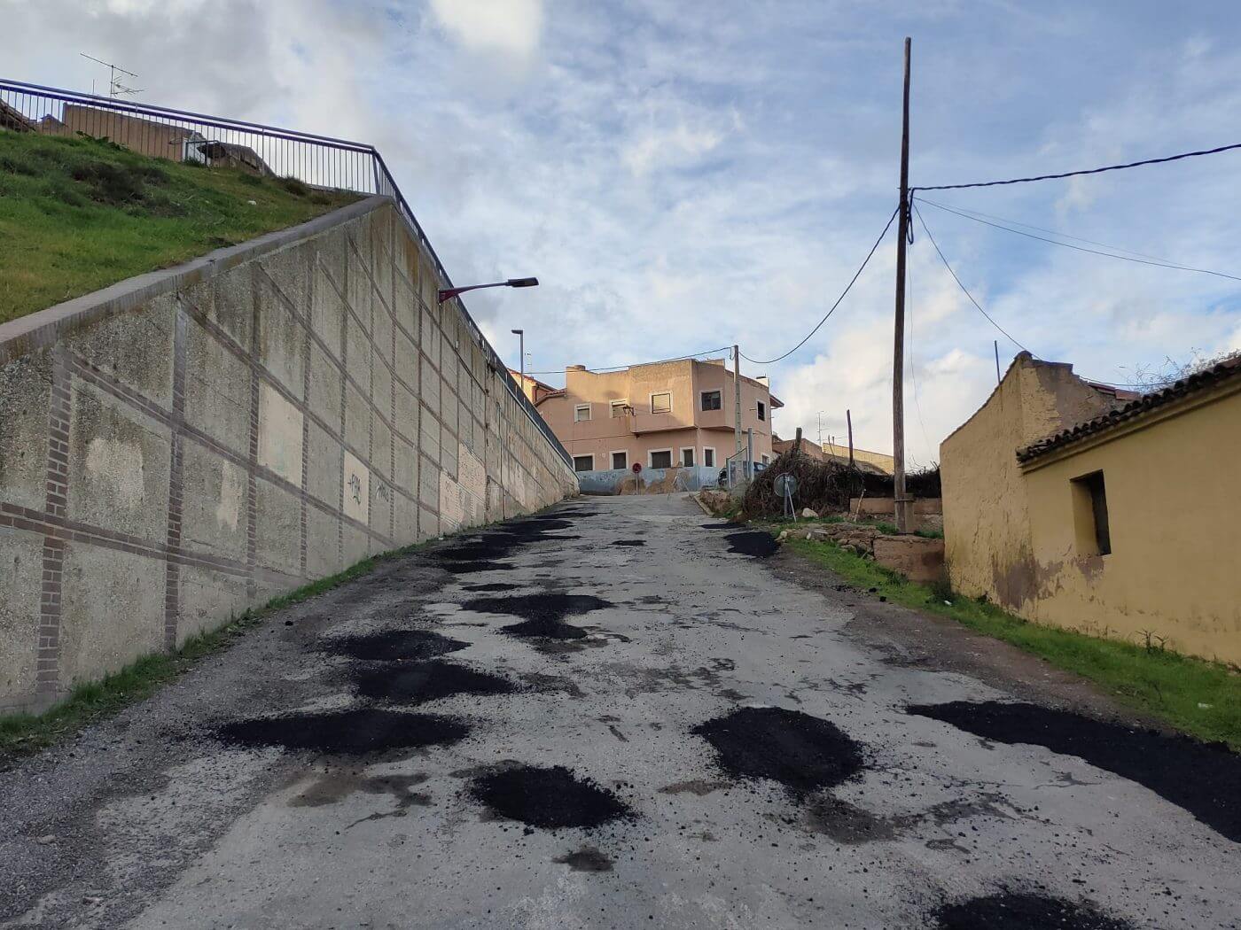 Lee más sobre el artículo El ayuntamiento de Calahorra ejecuta el bacheo de varias zonasa de la ciudad
