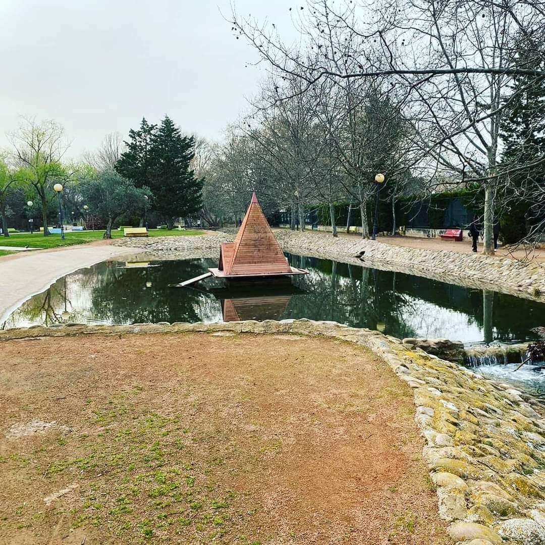 Lee más sobre el artículo Regresa el agua al estanque de los patos en el parque del Cidacos una vez finalizadas las obras de Mabad en Arnedo