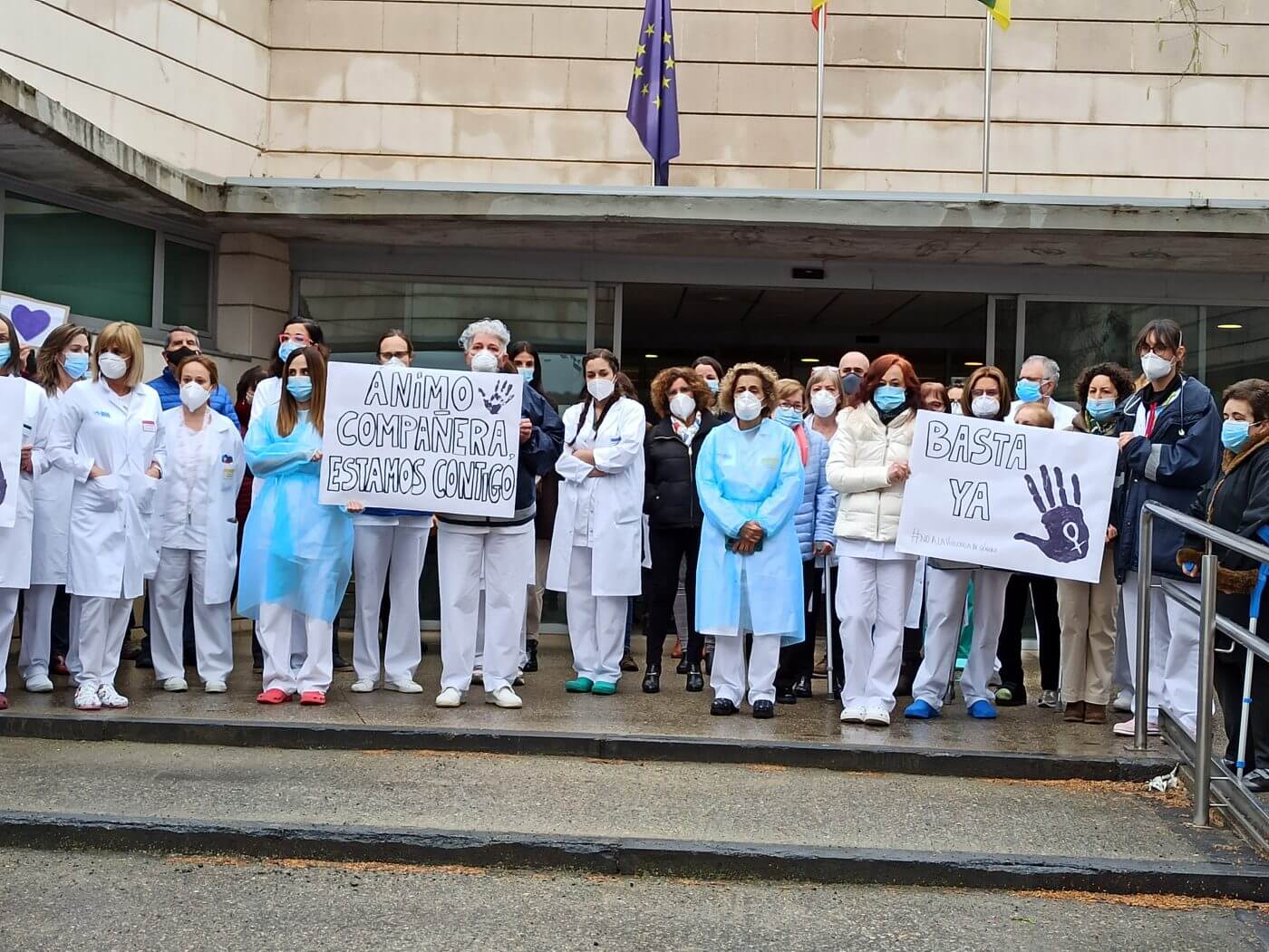 Lee más sobre el artículo Decenas de personas condenan en Arnedo la agresión machista a una enfermera del Centro de Salud y el consultorio de Quel