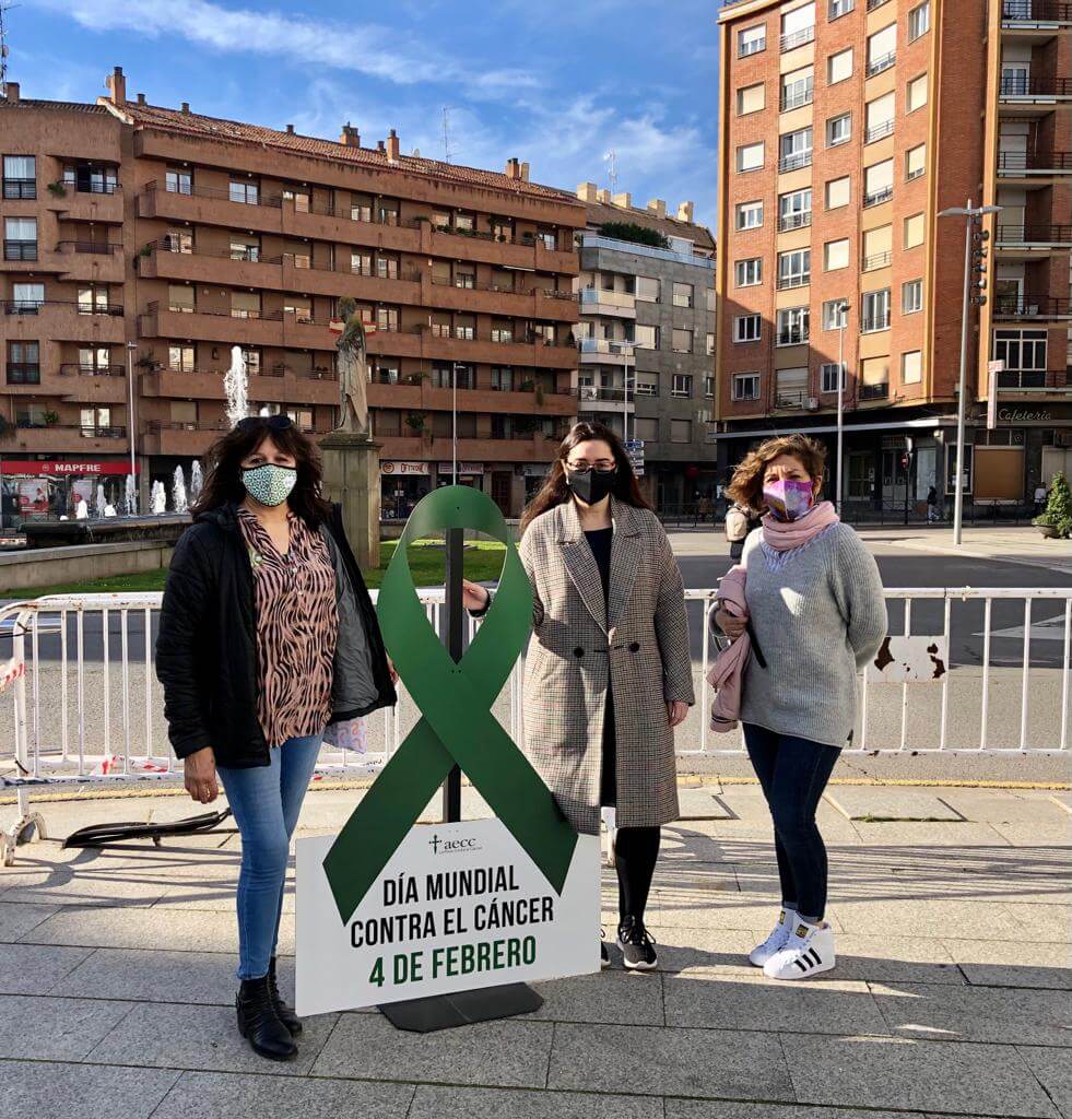 Lee más sobre el artículo El ayuntamiento de Calahorra ilumina su fachada de color verde para visibilizar la lucha contra el cáncer