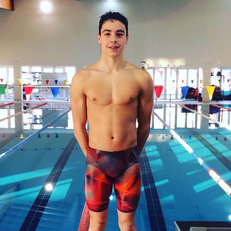 Lee más sobre el artículo El nadador Iván Martínez logra doble récord de La Rioja en el Campeonato de España por Comunidades Autónomas Junior e Infantil