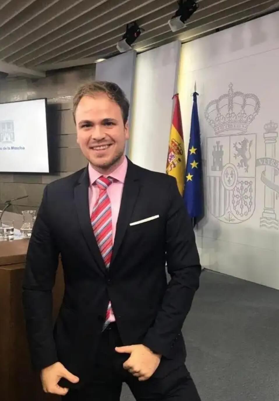 Lee más sobre el artículo El rinconero Raúl Matute, premio extraordinario fin de carrera del Doble Grado de Derecho y Ciencias Políticas
