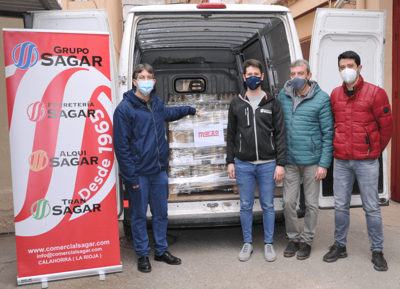 Lee más sobre el artículo El Grupo Sagar concluye su donación de alimentos con la entrega de dos palets de conservas a Cáritas Arnedo