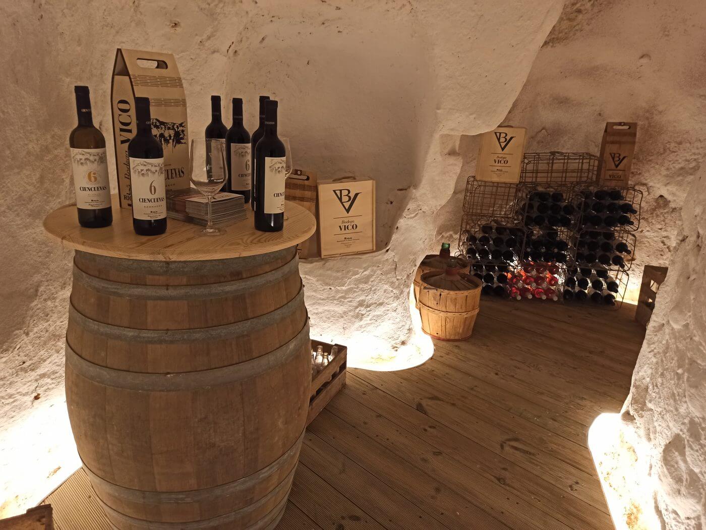 Lee más sobre el artículo La Bodega Vico de Arnedo, presente en las Cuevas de los Cien Pilares, pone en marcha una tienda online y prepara su nueva tienda física
