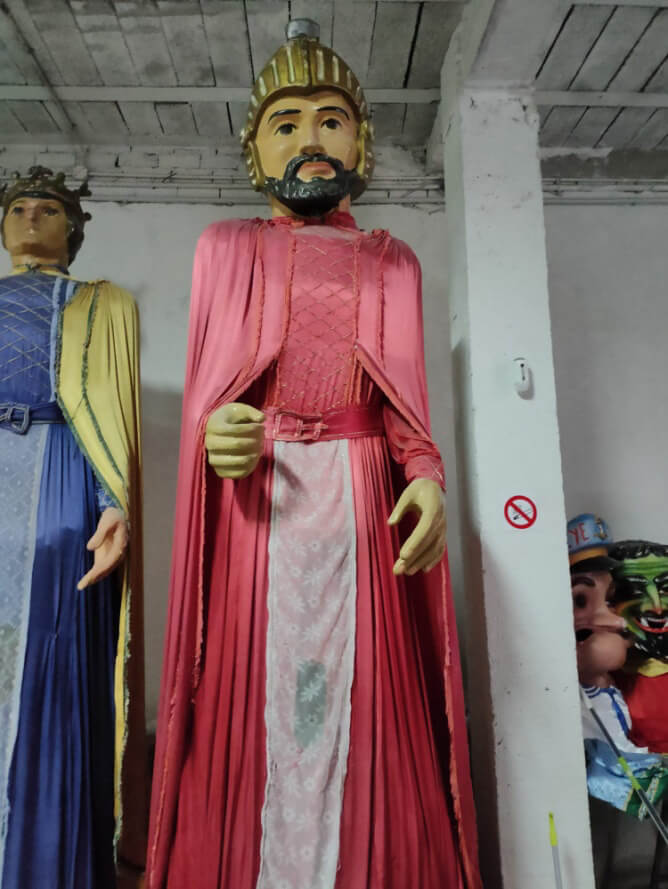 Lee más sobre el artículo La Junta de Gobierno Local de Calahorra aprueba contratar la restauración de los gigantes de los años 70 y 80 por 24.866 euros
