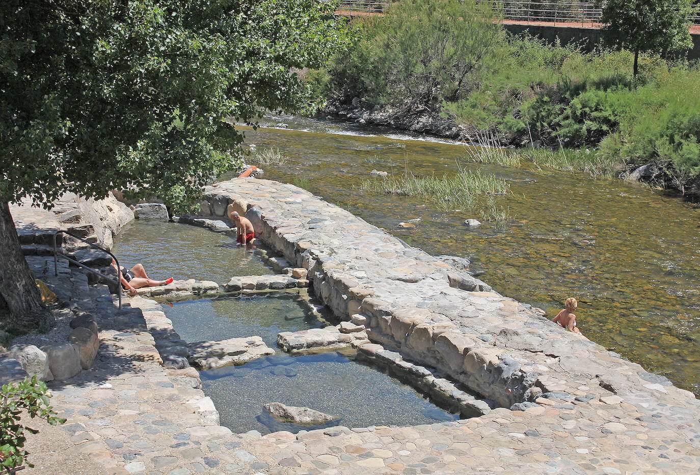 Lee más sobre el artículo El pleno del ayuntamiento de Arnedillo aprueba el cierre nocturno de las pozas termales