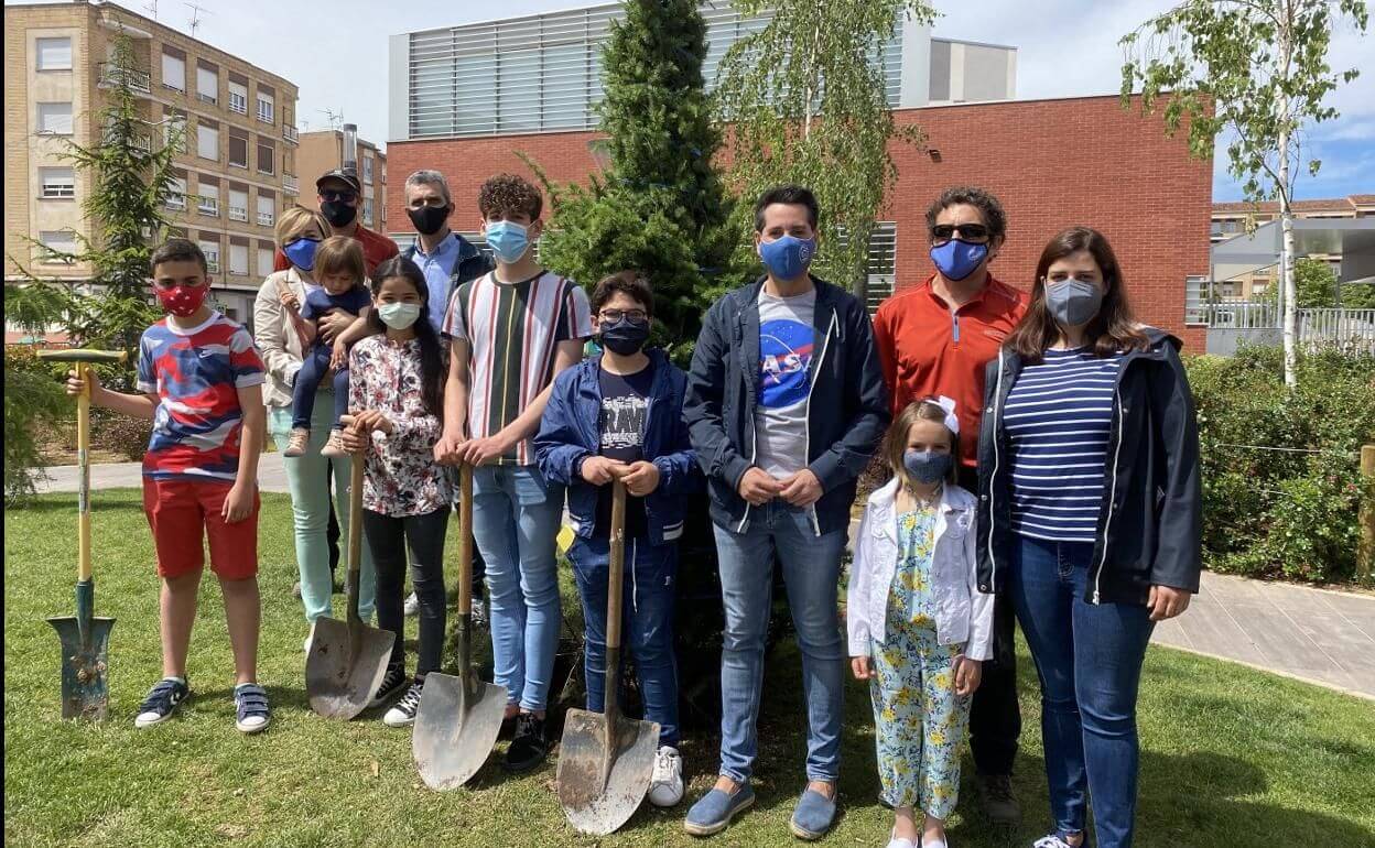 Lee más sobre el artículo El programa «Apadrina un árbol» del Ayuntamiento de Arnedo cumple cuatro años con un centenar de árboles apadrinados