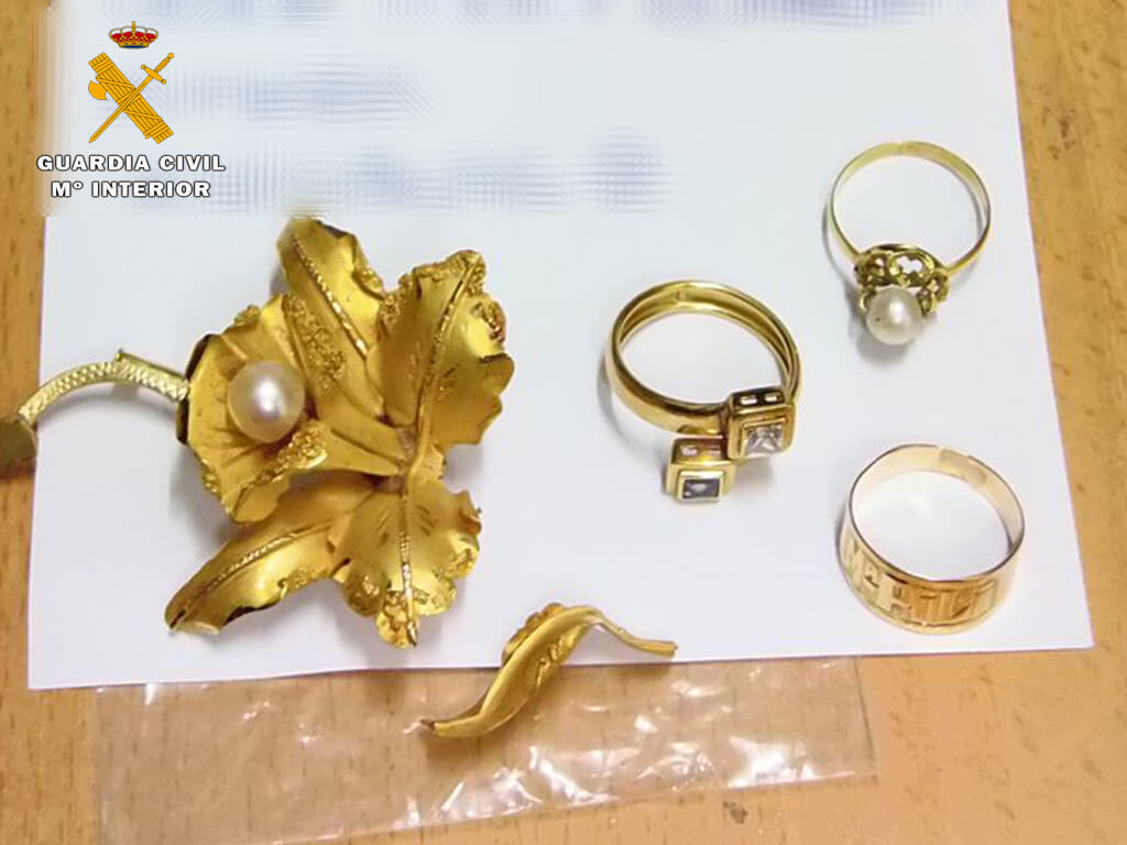 Lee más sobre el artículo La Guardia Civil investiga en Calahorra a una empleada de hogar por el robo de joyas valoradas en más de 28.000 euros