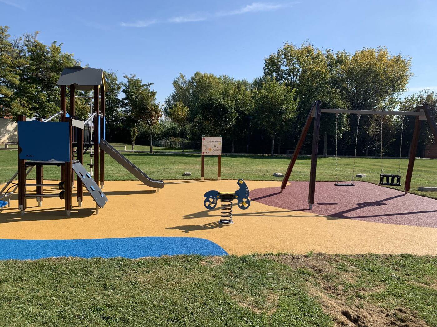 Lee más sobre el artículo El ayuntamiento de Alfaro amplía y mejora los juegos infantiles en el parque Pasarela