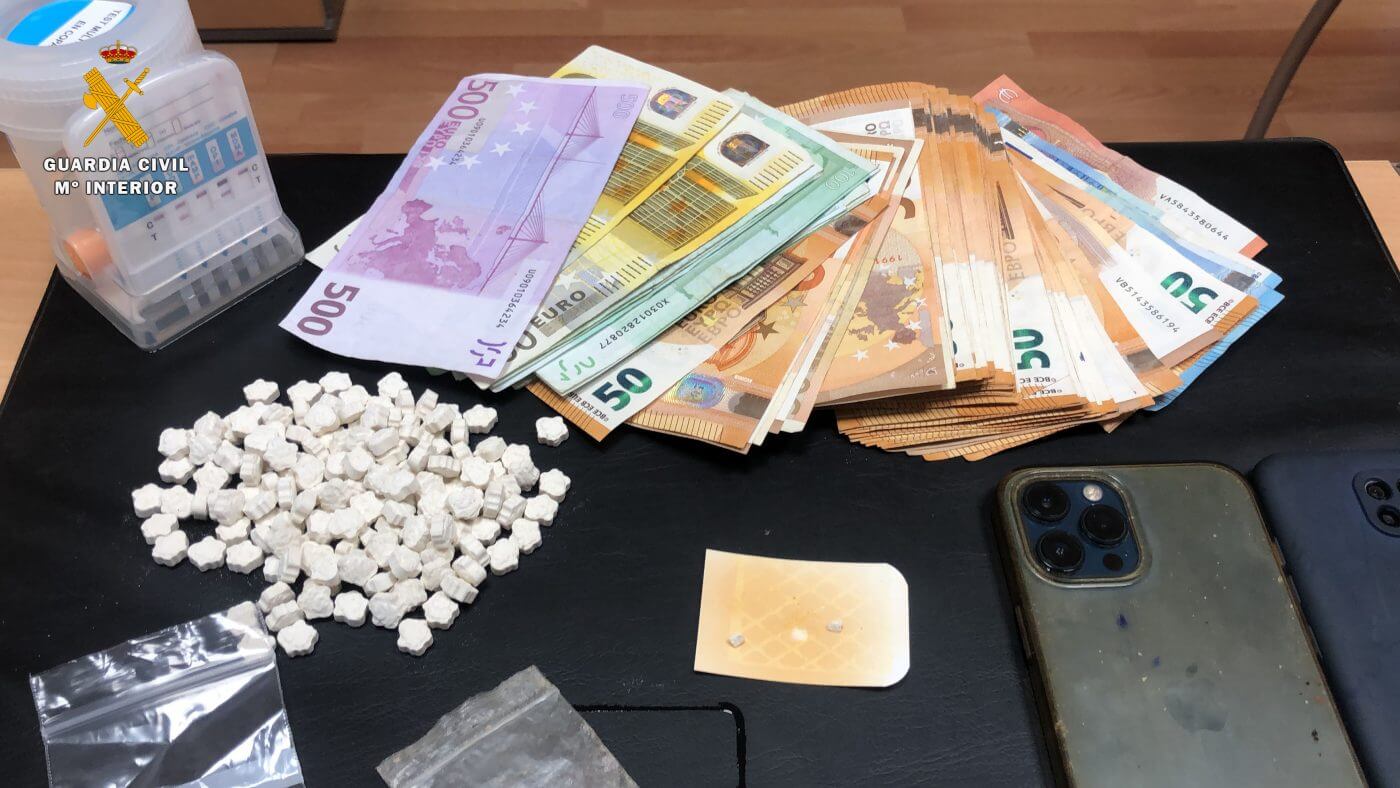 Lee más sobre el artículo Detenido un vecino de Calahorra tras eludir a una patrulla de la Guardia Civil con 140 pastillas de éxtasis encima