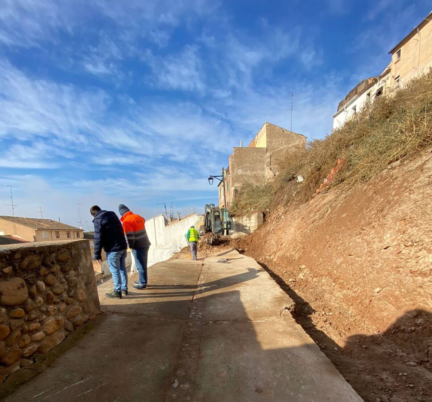 Lee más sobre el artículo El ayuntamiento actúa para consolidar el talud de la calle del Caño de Calahorra