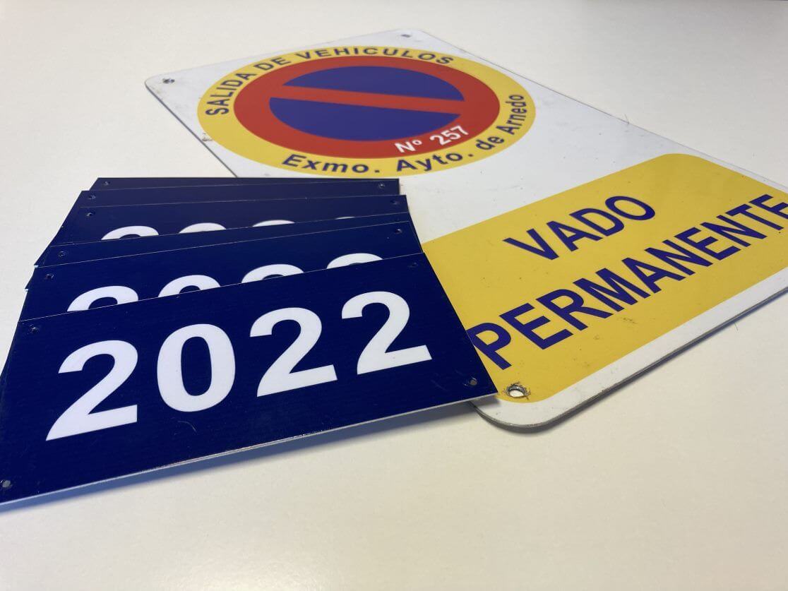 Lee más sobre el artículo Las placas de vado de Arnedo de 2022 ya se pueden recoger en la Policía Local
