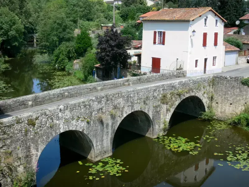 Lee más sobre el artículo Una delegación arnedana viajará en julio a Parthenay para celebrar el 30 aniversario del hermanamiento entre ambas localidades