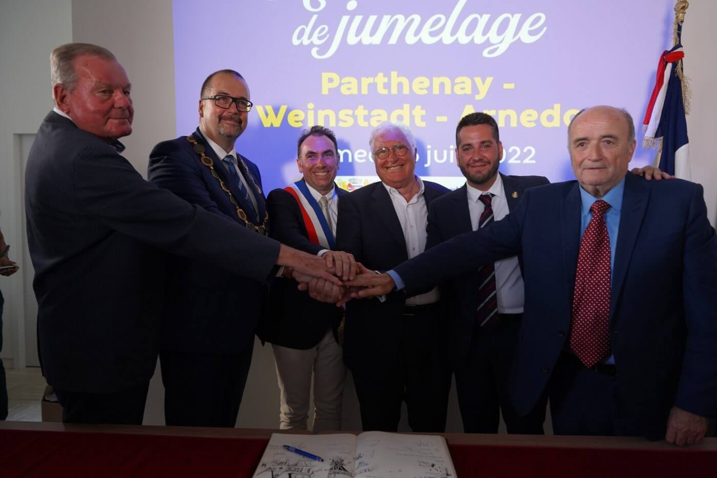 Lee más sobre el artículo Una delegación de Arnedo ha participado en Parthenay (Francia) en la celebración del 30 aniversario del hermanamiento entre ambas ciudades
