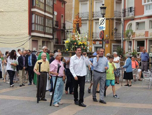 Lee más sobre el artículo El casco antiguo de Calahorra celebra sus fiestas del 22 al 24 de julio con un programa que incluye música, carreras, ajedrez, encuentro intercultural, misa y procesión